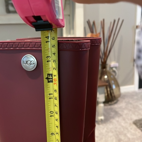 Ugg rain boots - Picture 3 of 7